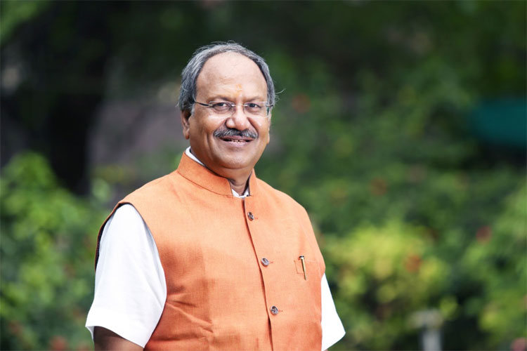 रायपुर एवं अंचलवासियों को रेलवे की बड़ी सौगात : सांसद बृजमोहन अग्रवाल के प्रयासों से 3 नई मेमू ट्रेनों के परिचालन को मिली मंजूरी