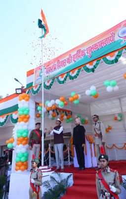 75 वें गणतंत्र दिवस पर वित्त मंत्री ओ पी चौधरी ने रायगढ़ में किया ध्वजारोहण