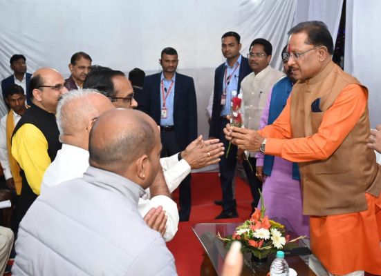 मुख्यमंत्री से विभिन्न समाजों के प्रतिनिधियों ने की भेंट मुलाकात