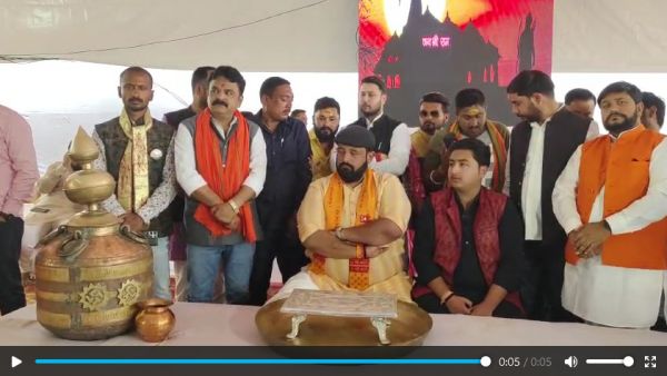 251 परिवारों के 1000 से ज्यादा लोगों ने की घर वापसी, प्रबल जूदेव ने पैर धोकर करायी सनातन धर्म में वापसी