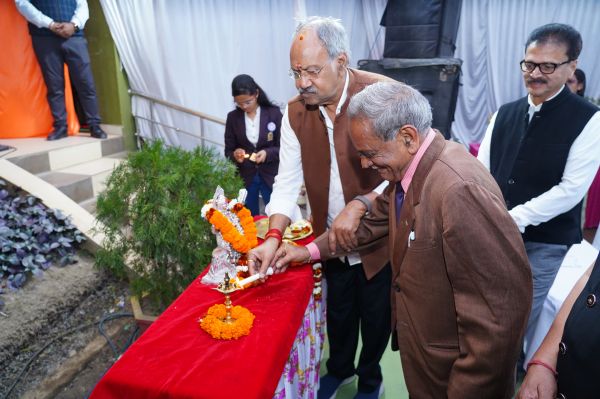 माता-पिता की उम्मीदों पर खरा उतरना हर बच्चे का कर्तव्य होता है:  शिक्षा मंत्री बृजमोहन अग्रवाल