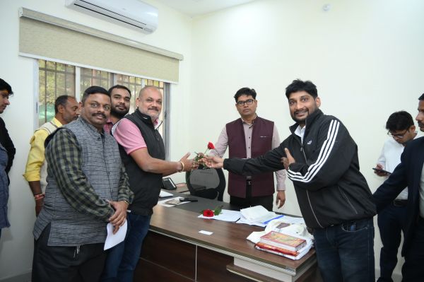 वित्त मंत्री श्री ओपी चौधरी ने आम जनों से की मुलाकात, समस्याओें के त्वरित निराकरण के लिए अधिकारियों को दिए निर्देश