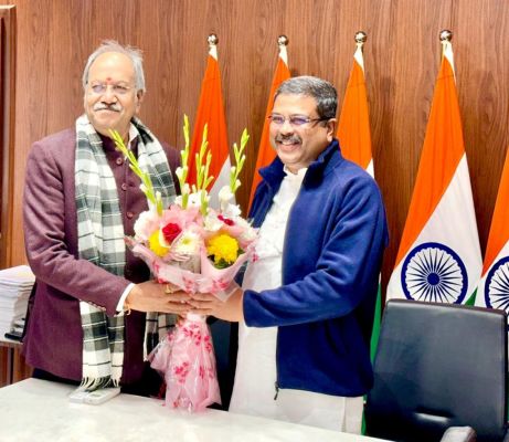 मंत्री बृजमोहन अग्रवाल ने की केंद्रीय शिक्षा मंत्री धर्मेंद्र प्रधान से मुलाकात