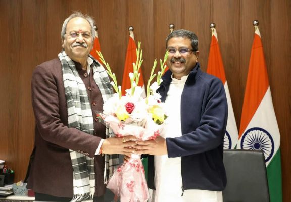 छत्तीसगढ़ के शिक्षा मंत्री ने केंद्रीय शिक्षा मंत्री से सभी जिलों में नवोदय व केंद्रीय विद्यालय शुरू करने की मांग की