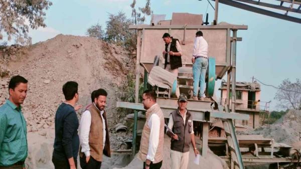 खनिज के अवैध परिवहन करते छह हाईवा पर कार्रवाई