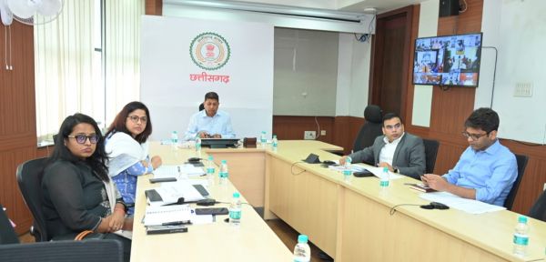 महतारी वंदन योजना के तहत मुख्य सचिव ने अधिकारियों को दिए निर्देश, सभी पात्र हितग्राहियों को पहुंचाएं फायदा