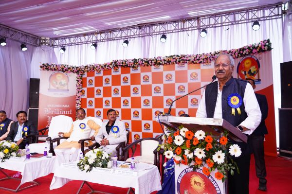 शिक्षा का सही अर्थ किताबी ज्ञान के साथ छात्रों को रचनात्मक, वैचारिक और तकनीकी शिक्षा प्रदान करना भी है: बृजमोहन अग्रवाल