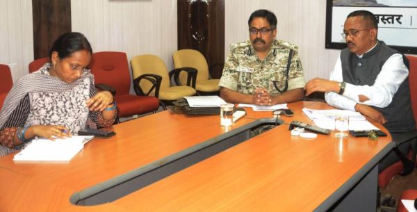 मुख्य सचिव अमिताभ जैन द्वारा वीडियो कांफ्रेंसिंग के माध्यम से योजनाओं के क्रियान्वयन तथा विकास कार्यों की समीक्षा