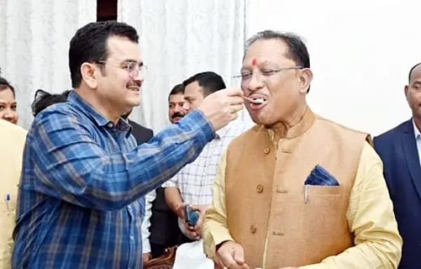 IAS-IPS अफसरों ने सीएम विष्णुदेव साय को दी जन्मदिन की शुभकामनाएं