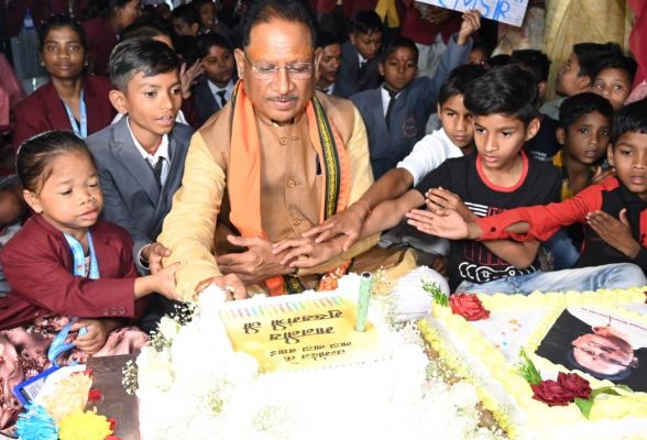 सांकेतिक भाषा में दिव्यांग बच्चों ने मुख्यमंत्री श्री साय को हैप्पी बर्थ डे कहा