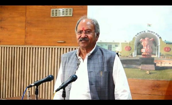 गोबर खरीदी और पैरा परिवहन की जांच बृजमोहन अग्रवाल ने विधानसभा की प्रश्न संदर्भ समिति के माध्यम से जांच के निर्देश दिये