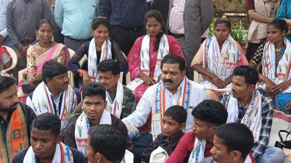 विकास की झलक देखने रायपुर पहुंचे नक्सल प्रभावित क्षेत्र के आदिवासी युवा