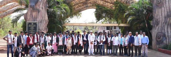 थैंक्यू उपमुख्यमंत्री जी, सुकमा के माओवाद प्रभावित गांवों से आए आदिवासी युवाओ ने कहा शेर देखने का सपना हुआ सच