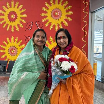 छत्तीसगढ़ पहुंची साध्वी ऋतंभरा, मंत्री लक्ष्मी राजवाड़े ने पुष्पवर्षा कर किया अभिनन्दन.