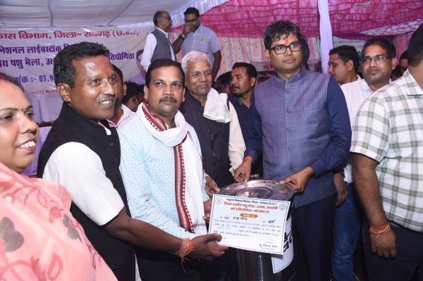 वित्त मंत्री ओ.पी चौधरी जुर्डा में आयोजित जिला स्तरीय पशु मेला में हुए शामिल