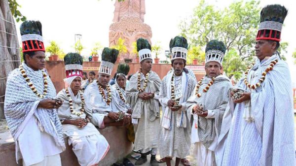 राम नाम का गोदना बनवाकर जगा रहे भक्ति की अलख, राजिम कुंभ कल्प मेले में पहुंचे रामनामी अनुयायी&hellip;