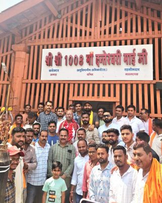 धर्मस्व मंत्री बृजमोहन अग्रवाल ने मां दंतेश्वरी देवी की पूजा-अर्चना कर प्रदेशवासियों के सुख-समृद्धि और खुशहाली की कामना की