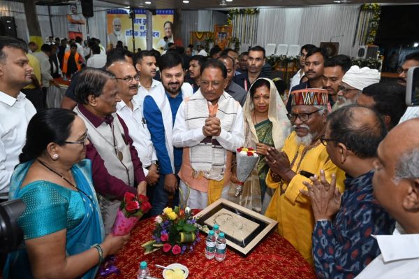 गृह प्रवेश के अवसर पर प्रदेशवासियों के लिए खुले रहे मुख्यमंत्री निवास के द्वार