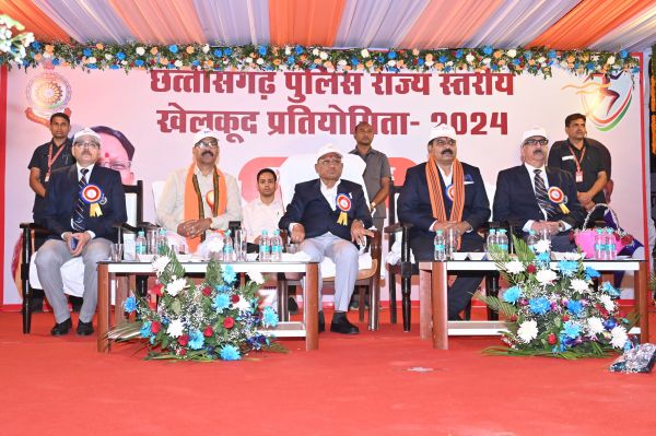 मुख्यमंत्री विष्णु देव साय छत्तीसगढ़ पुलिस राज्य स्तरीय खेलकूद प्रतियोगिता के समापन समारोह में हुए शामिल