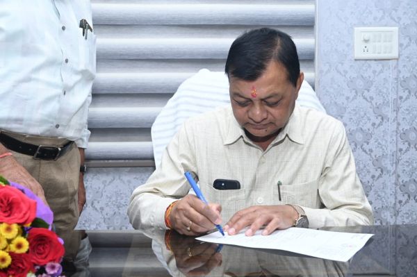 उद्योग मंत्री श्री देवांगन सीएसआईडीसी के अध्यक्ष का कार्यभार ग्रहण किया