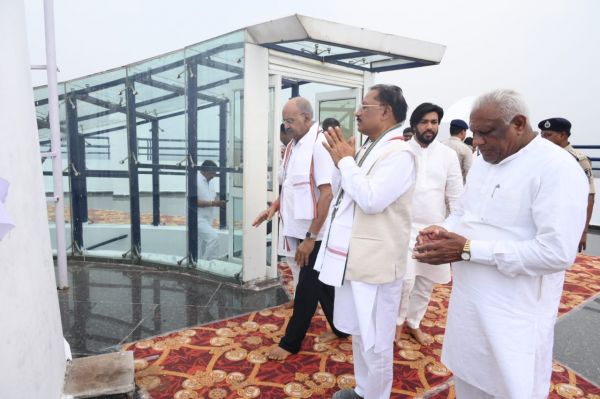 गिरौदपुरी मेला में शामिल हुए मुख्यमंत्री विष्णु देव साय, गुरु गद्दी एवं जैतखाम की पूजा कर लिया आशीर्वाद