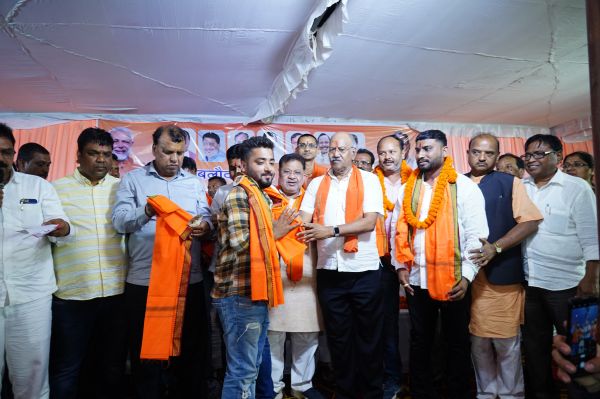 बलौदाबाजार में बृजमोहन अग्रवाल की उपस्थिति में पार्षद, पूर्व पार्षद समेत दर्जनों कांग्रेसी भाजपा में शामिल