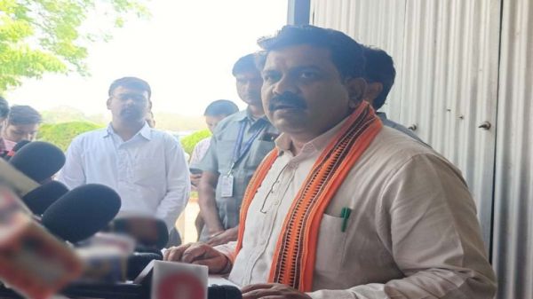 पूर्व CM बघेल के बैलेट पेपर से चुनाव वाले बयान पर डिप्टी सीएम विजय शर्मा का पलटवार, कहा- EVM मशीन को दुनिया मान रही, EC ने यह तक कहा कि हैक करके दिखाएं&hellip;