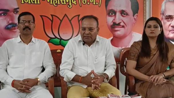 नेता प्रतिपक्ष महंत के बयान पर विवाद जारी, अजय चंद्राकर बोले- कांग्रेस में पागलों की संख्या बढ़ गई है, चुनाव छोड़ पहले इनका इलाज कराएं