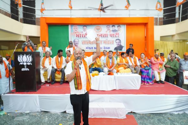 भाजपा कार्यकर्ताओं से बोले बृजमोहन अग्रवाल "किसी भी कार्य में सफलता हासिल करने के लिए आत्मविश्वास बहुत जरूरी है"