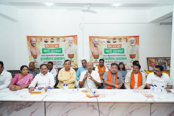 बृजमोहन अग्रवाल ने कार्यकर्ताओं को चुनाव तैयारी में तेजी लाने के निर्देश दिए