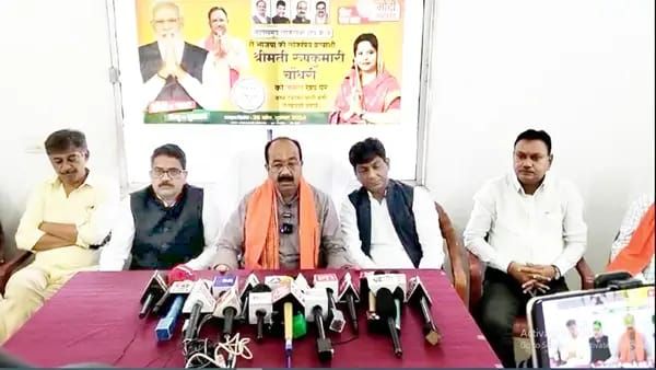 महासमुंद में डिप्&zwj;टी CM साव बोले, नक्सली, पाकिस्&zwj;तानी और खालिस्तानी की भाषा बोल रही है कांग्रेस