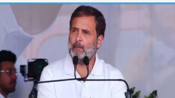 बस्तर में राहुल गांधी ने भरी हुंकार, कहा &ndash; आदिवासियों से जल-जंगल छीनना चाहते हैं मोदी