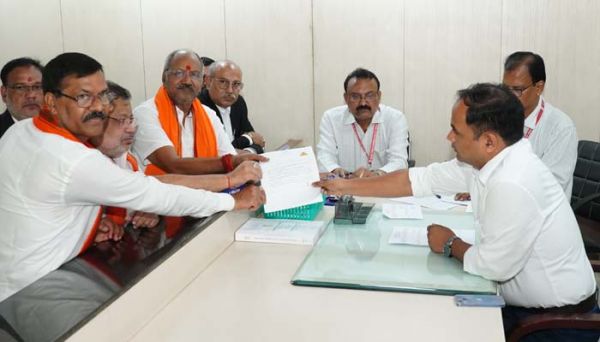 रायपुर लोकसभा सीट से भाजपा प्रत्याशी बृजमोहन अग्रवाल ने दाखिल किया नामांकन