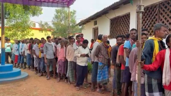 लोकसभा चुनाव 2024 : बस्तर में मतदान शुरू होते ही लखमा ने डाला मत, कश्यप ने मंदिर में टेका माथा&hellip;