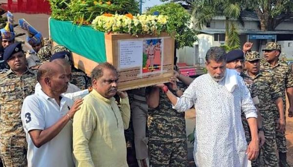 भाजपा प्रदेश अध्यक्ष किरण देव ने जवान को दी श्रद्धांजलि