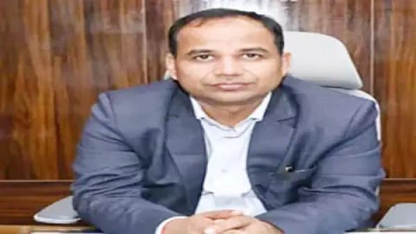 रायपुर लोकसभा से 38 प्रत्याशी मैदान में : 2,385 मतदान केंद्रों में 15 हजार कर्मचारी कराएंगे वोटिंग