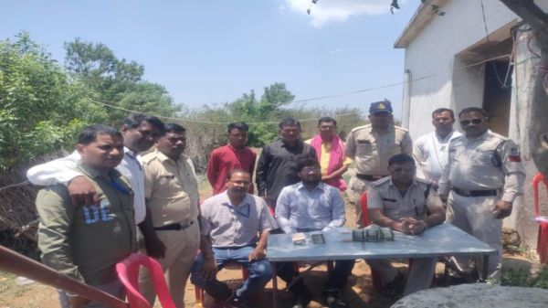 चेकिंग के दौरान पिकअप वाहन से 4 लाख रुपये से ज्यादा कैश जब्त, उड़नदस्ता दल ने की कार्रवाई