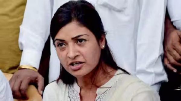 महिला कांग्रेस अध्यक्ष अलका लांबा को नहीं मिली सरकारी गेस्ट हाउस के टॉयलेट का इस्तेमाल करने की इजाजत, केयर टेकर का तर्क कर देगा हैरान&hellip;