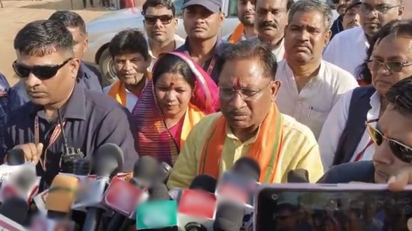 सीएम साय ने कांग्रेस पर बोला हमला, कहा- 55 साल में 80 बार किया संविधान संशोधन, अब फैला रहे गलतफहमी