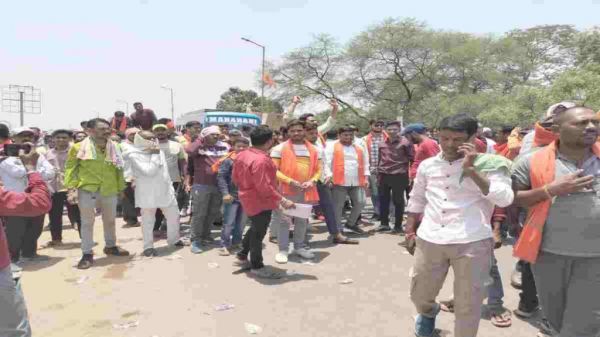 शिवालय तोड़ने वाले असली गुनहगारों को गिरफ्तार करने की मांग, हिंदू संगठन ने किया हाईवे जाम