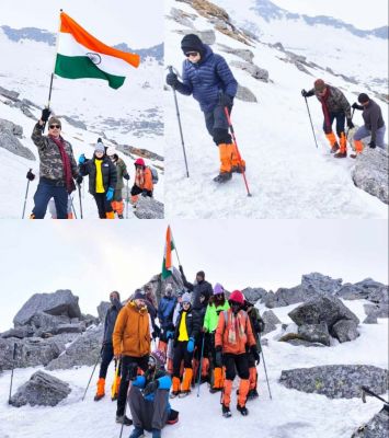 छत्तीसगढ़ के किशोर पारेख ने 61 वर्ष की उम्र में पांगरचुल्ला चोटी पर लहराया तिरंगा, -7 डिग्री में 15 हजार फीट ऊंचाई का रास्ता किया तय, मुख्यमंत्री ने दी बधाई