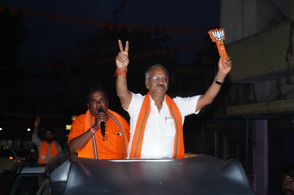 बृजमोहन अग्रवाल के रोड शो से भाजपामय हुआ कांटाबांजी