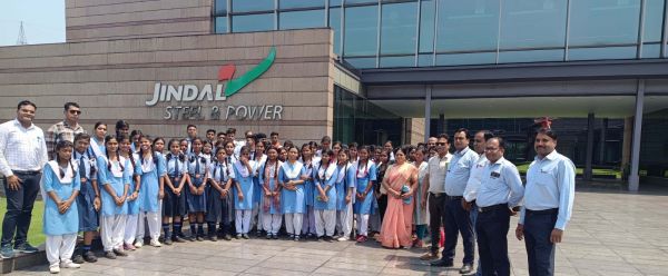 समर कैंप: स्टील प्लांट में लंबी रेल पात बनते देख बच्चे हुए रोमांचित, सरकारी स्कूलों के 100 से अधिक बच्चों ने देखा स्टील पावर प्लांट