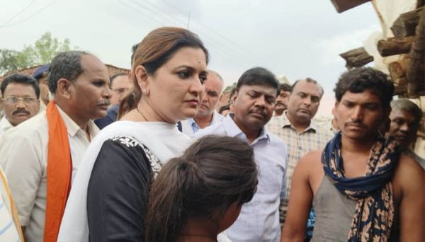 विधायक भावना बोहरा ने कुकदुर हादसे में मृतकों के बच्चों को लिया गोद, शिक्षा, विवाह और रोजगार तक जिम्मेदारी उठाने का दिया भरोसा