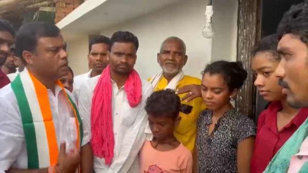 कवर्धा सड़क हादसा : मृतकों के परिवारों से मिले कांग्रेसी नेता, PCC चीफ बैज बोले &ndash; परिजन को 20-20 लाख और नौकरी दे सरकार