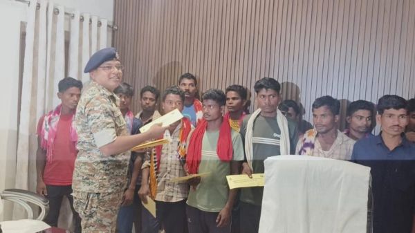 छत्तीसगढ़ में नक्सलियों के खिलाफ कार्रवाई का असर, 33 ने किया आत्मसमर्पण&hellip;