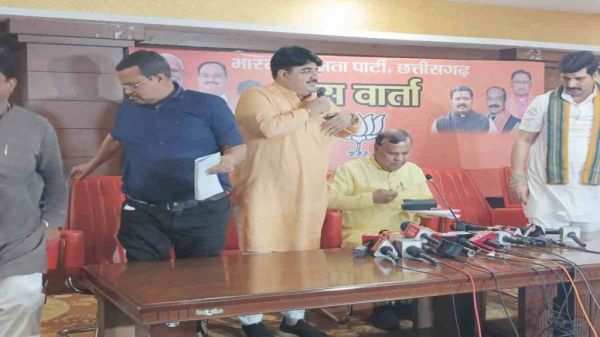 झीरम कांड पर सियासत : BJP नेता शिवरतन बोले &ndash; छत्तीसगढ़ को नक्सल मुक्त बनाने काम कर रही सरकार, PCC चीफ बैज नक्सलियों का कर रहे समर्थन