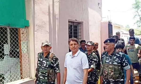 आबकारी मामले में गिरफ्तार कारोबारी अनवर ढेबर पर एक और केस दर्ज, चोरी और तोड़फोड़ मामले में हुई FIR