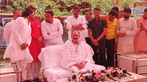 कथावाचक पं. प्रदीप मिश्रा ने कही चार बच्चे पैदा करने की बात, दो परिवार के लिए और दो सनातन धर्म के लिए