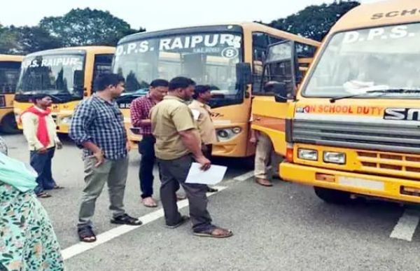 500 से ज्&zwj;यादा बसों की जांच में अनफिट मिली 86 स्&zwj;कूल बसें, खामिया जल्&zwj;द दूर करने के निर्देश